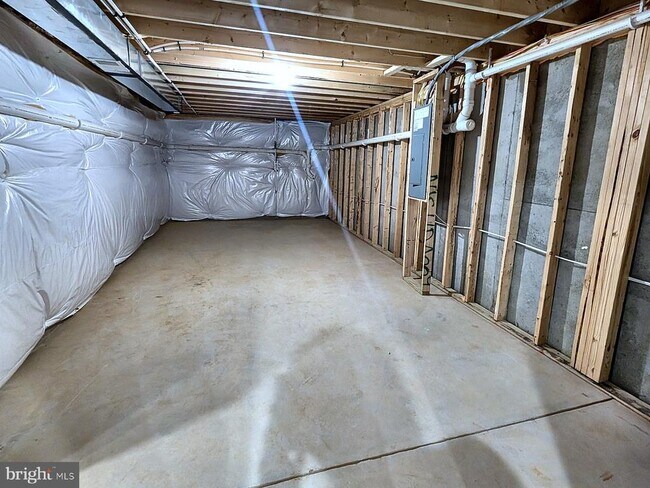 Building Photo - 135 RED LION