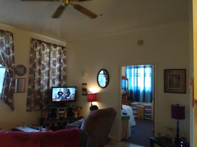 Building Photo - 1557 Main St