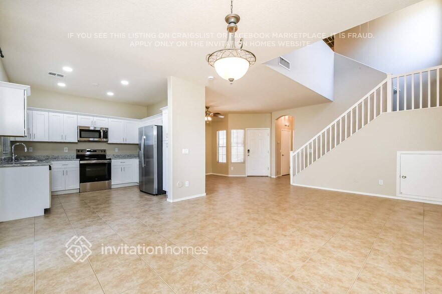Building Photo - 40092 Calabria St