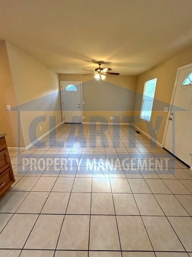 Building Photo - Adorable 2 bedroom home!