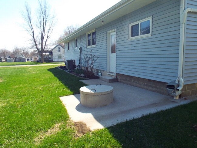 Building Photo - 453 4th Ave