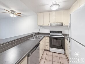 Building Photo - Charming 1B/1BA Condo in Bay Ho w/ Walk-In Closet, Ceiling Fans & New Flooring!