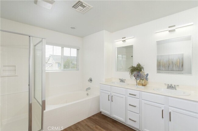 Building Photo - 1425 Crown Cir