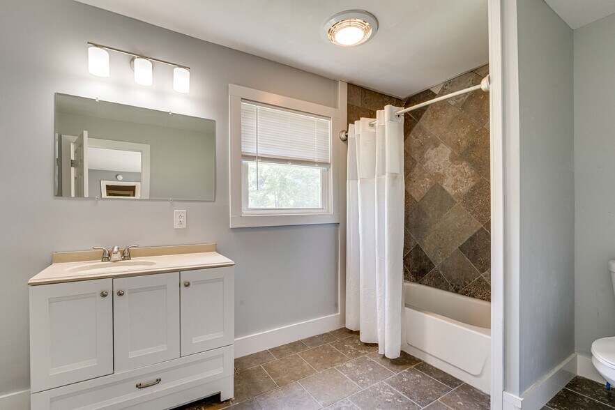 Building Photo - 279 Stones River Rd