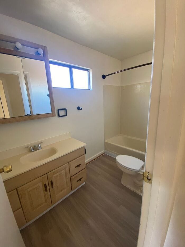 Building Photo - 1416 E Linden St