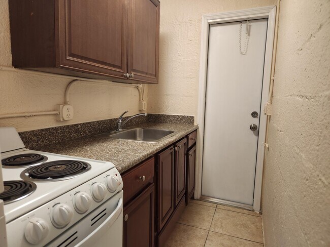 Building Photo - 620 20th St