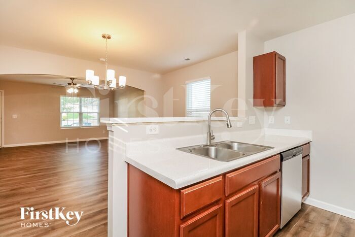 Building Photo - 7429 Hidden Creek Dr