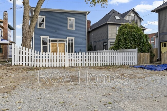 Building Photo - 918 N College Ave