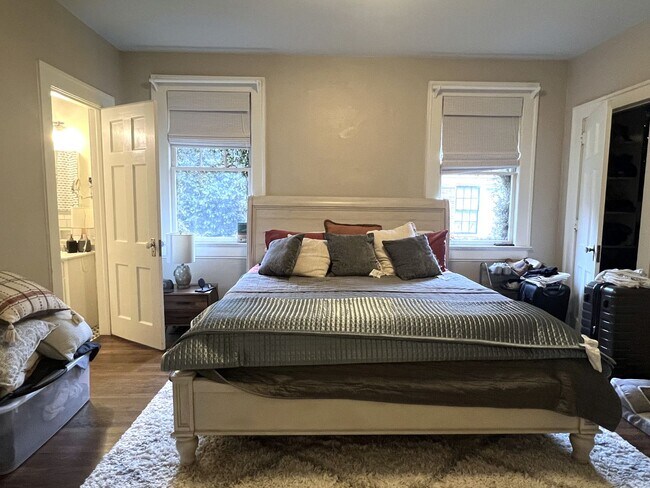 Building Photo - Beautifully Remodeled 1920's Bungalow