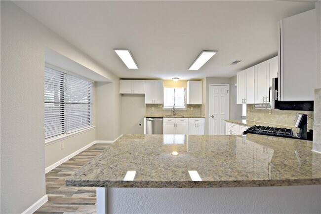 Building Photo - 13003 Sinton Ln