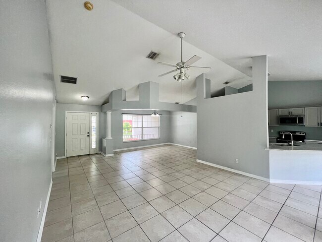 Building Photo - 824 Shore Breeze Way