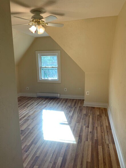 Building Photo - 218 S St Clair St