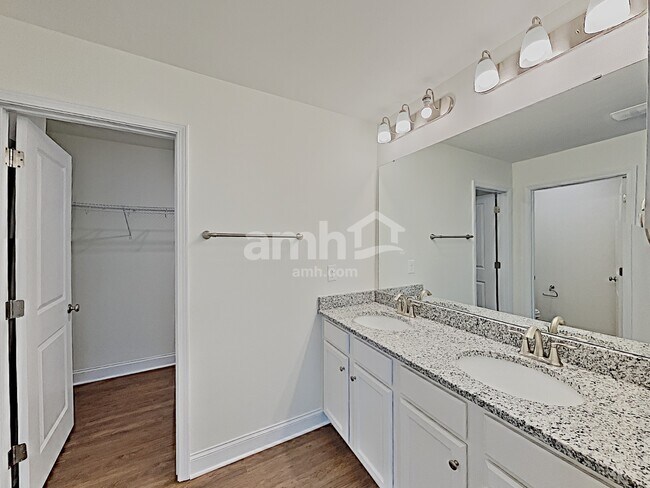 Building Photo - 2341 Cove Ct