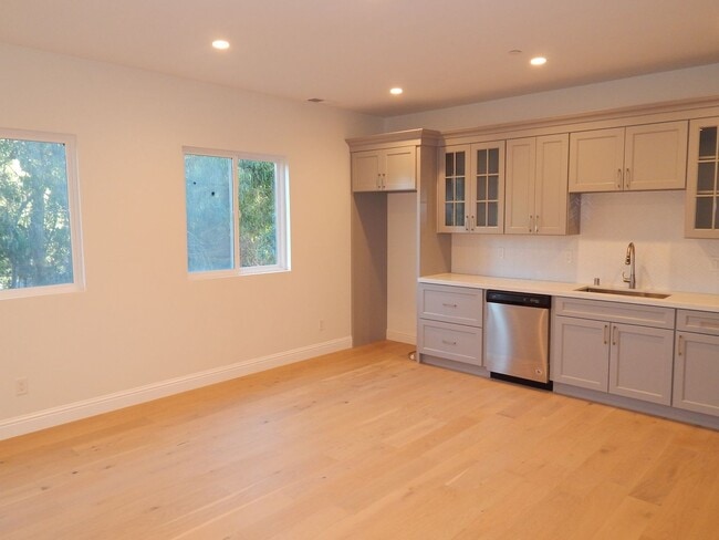 Building Photo - Rent $1900- Deluxe newer 1 Bedroom 1 Bath duplex upper level. El Sobrante