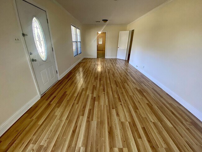 Building Photo - 3BR/2BA Home with Garage in an Established Lake Charles Neighborhood