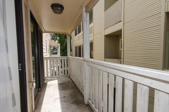 Building Photo - FABULOUS walkable/bikeable 3BR with parkin...