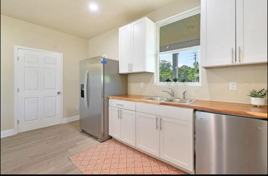 Building Photo - 641 Cathedral Pl