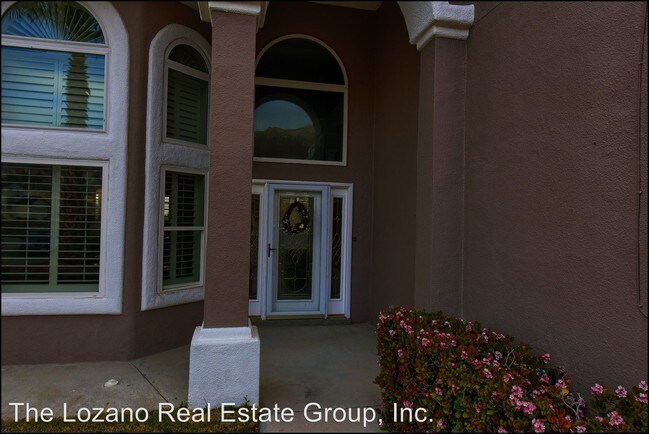 Building Photo - 5 br, 3 bath House - 909 Via Descanso Drive