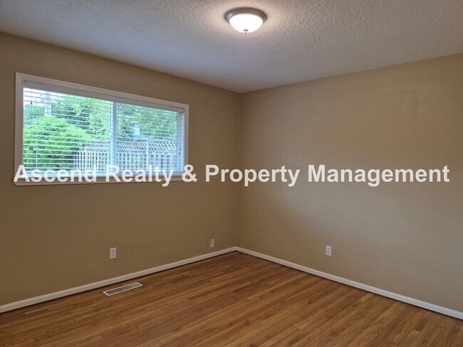 Building Photo - Available Now Prime Terra Linda Location One Level Home Large Fenced Yard & Attached Garage Walk ...