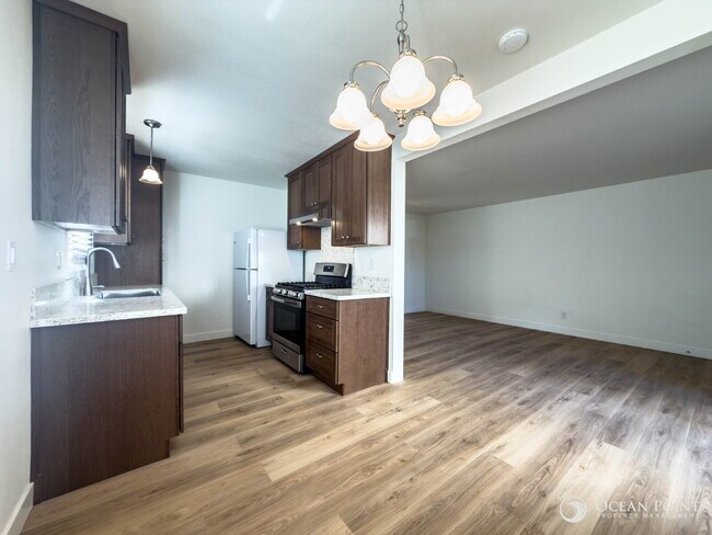 Building Photo - Newly Remodeled 2 Bedroom Apartment for Rent in Midtown Ventura!