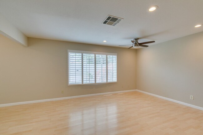Building Photo - Beautiful Summerlin Home – 3 Bed, 2.5 Bath...