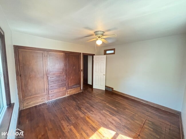 Building Photo - Charming Home with Fenced Yard & Garage