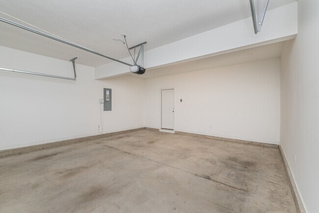 Building Photo - Welcome home to Summerton Village!  Ask us about our 1 month of FREE RENT!