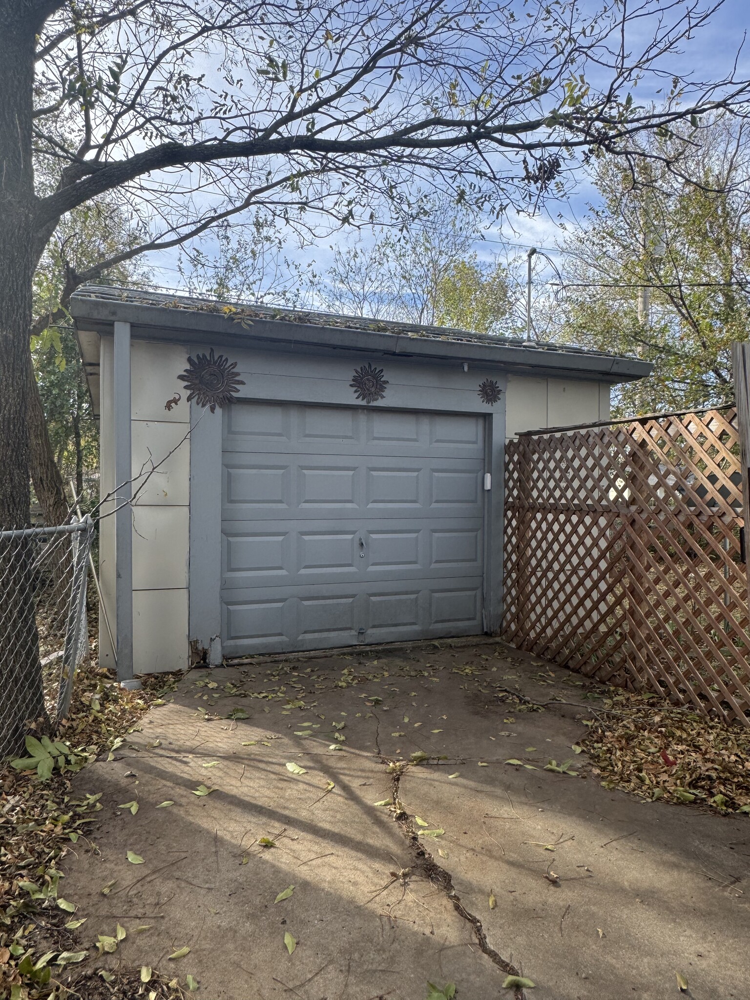 Building Photo - 2119 W Sherwood Ave