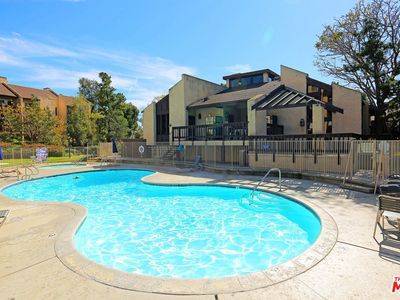 Building Photo - 1311 Summertime Ln