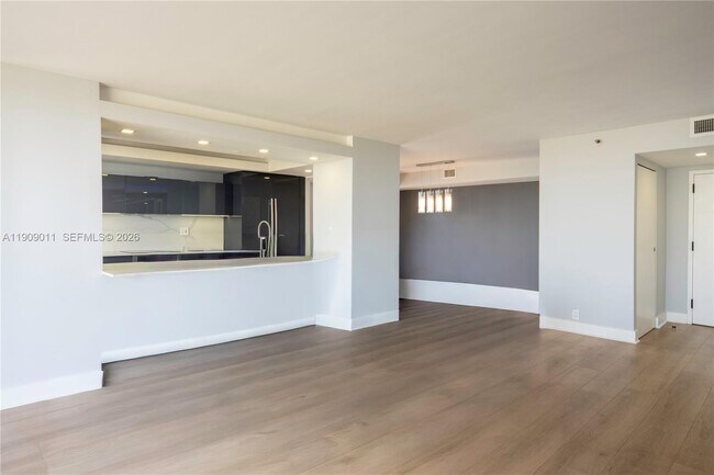 Building Photo - 4000 Towerside Terrace