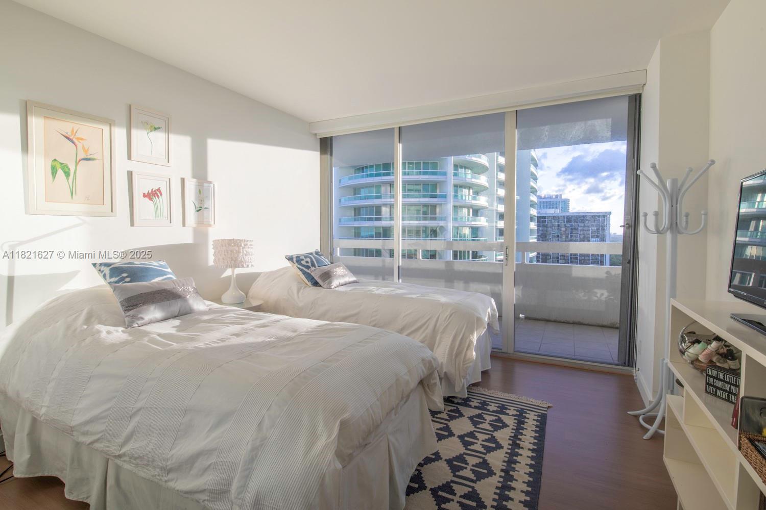 Building Photo - 1627 Brickell Ave