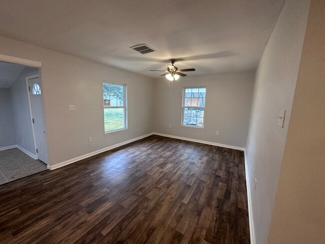 Building Photo - Remodeled 3/1!