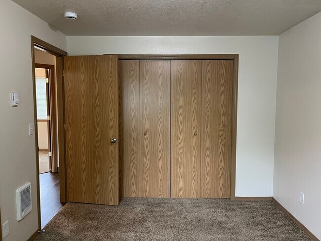 Building Photo - 3Bd/1.5Ba Two Story House - Available Soon!