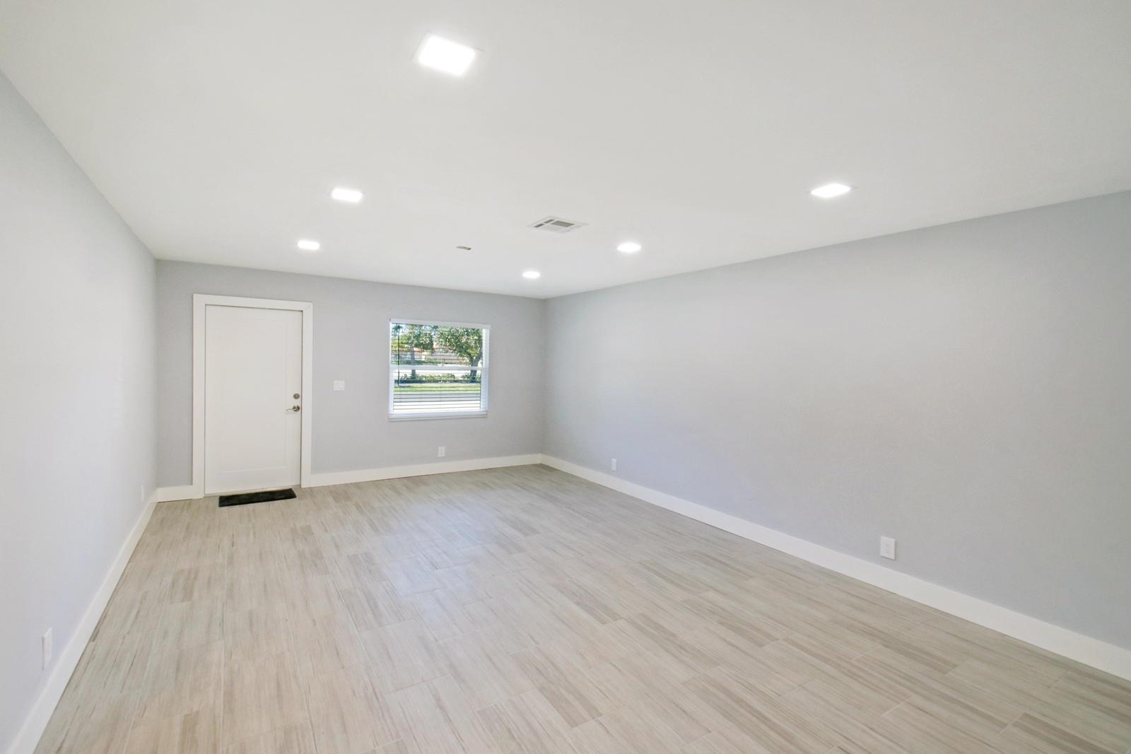 Building Photo - 9126 Roan Ln