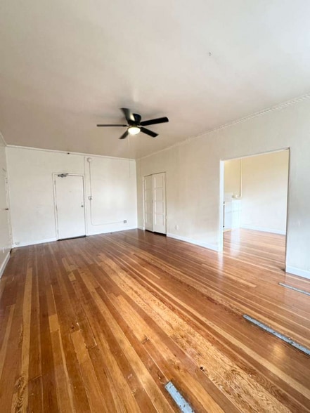 Building Photo - 901 S Kingsley Dr
