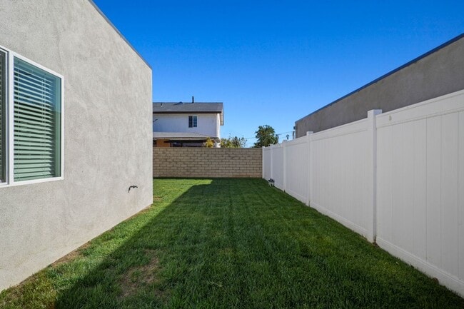 Building Photo - 17434 Saticoy St