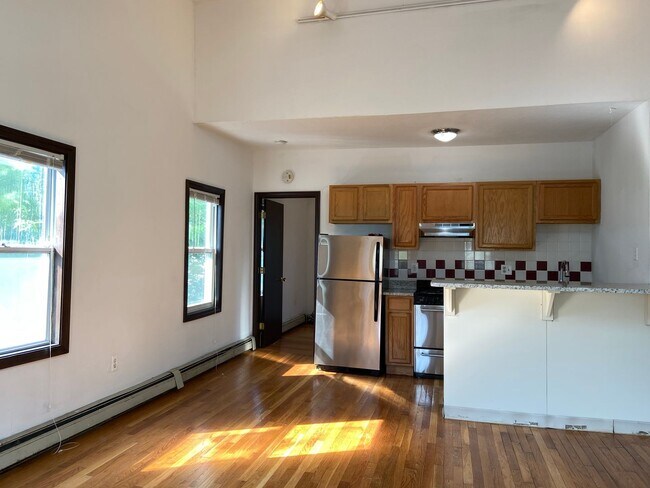 Building Photo - Nicely updated 3 bed near the Green Line in Brighton.