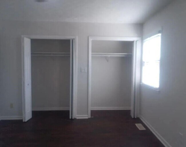 Building Photo - 595 Wedgewood Dr
