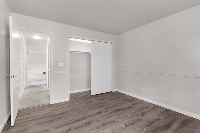 Building Photo - 6550 Delmonico Dr