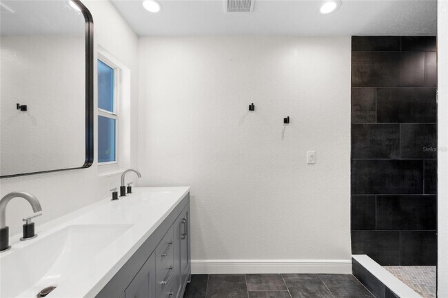 Building Photo - 5901 Denver St NE