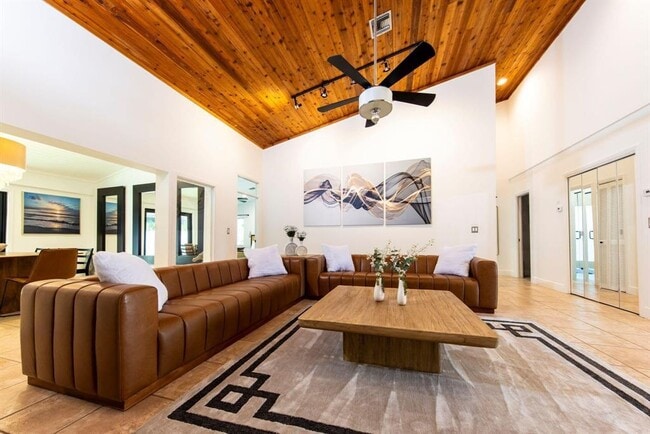 Building Photo - 222 N Tradewinds Ave