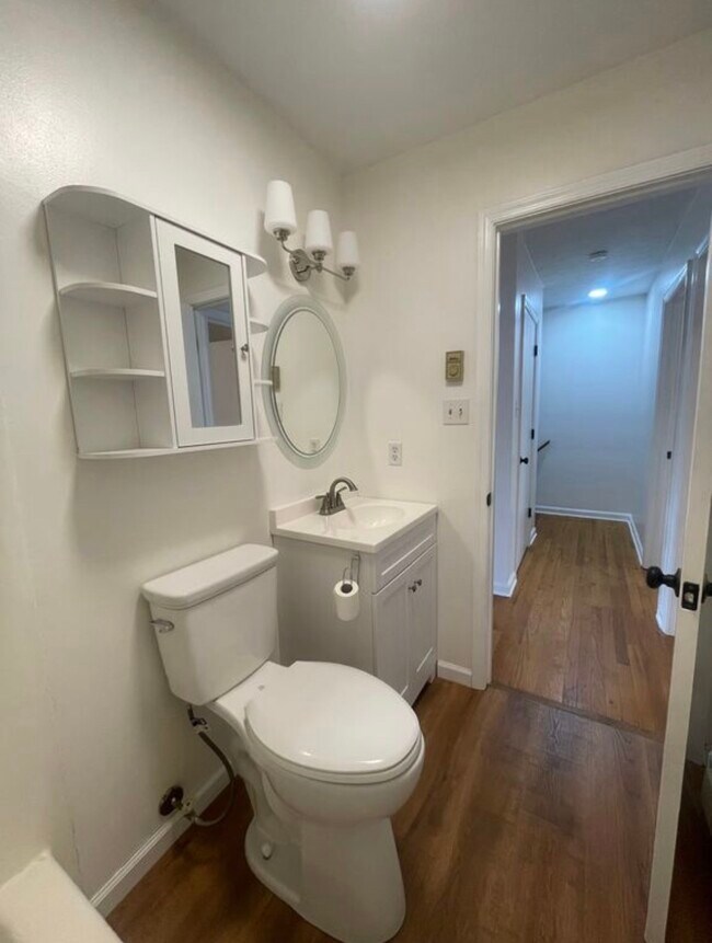 Building Photo - 100 Warren Cir