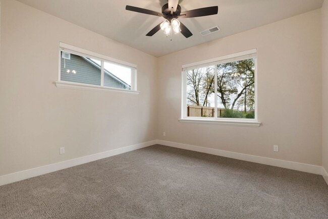 Building Photo - Charming 2-Bedroom, 2-Bath Home with Garage and Office/Den in Paradise, CA!