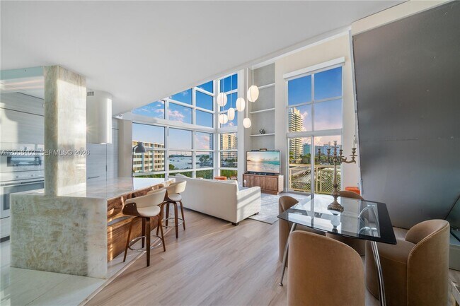 Building Photo - 1701 Sunset Harbour Dr