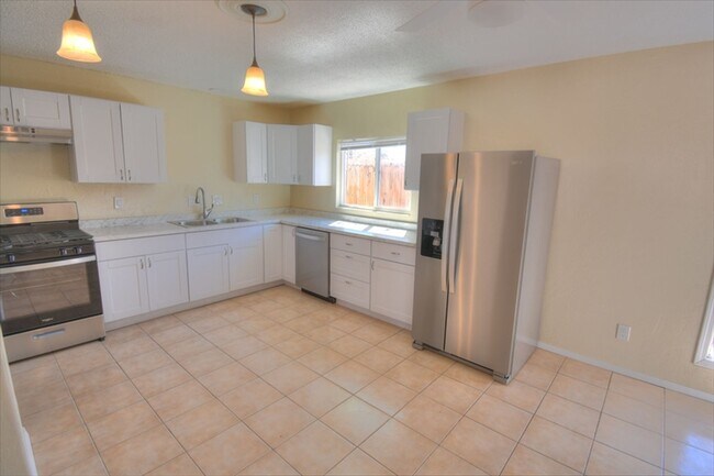 Building Photo - NE Heights 4 Bedroom !!!!