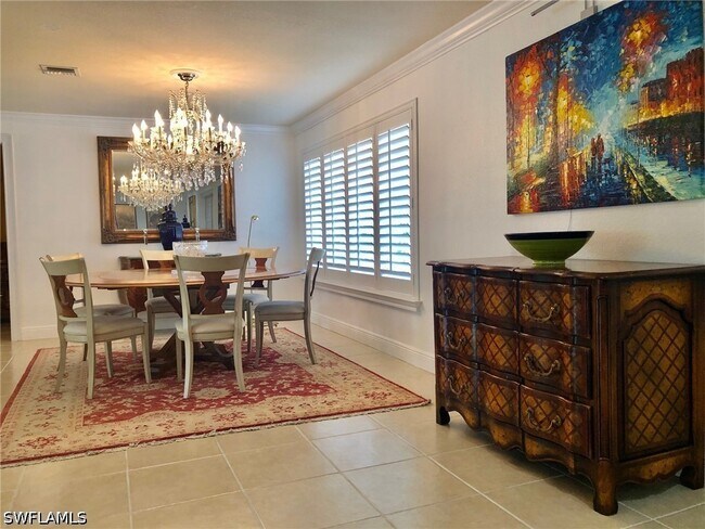 Building Photo - 283 Cypress Way W