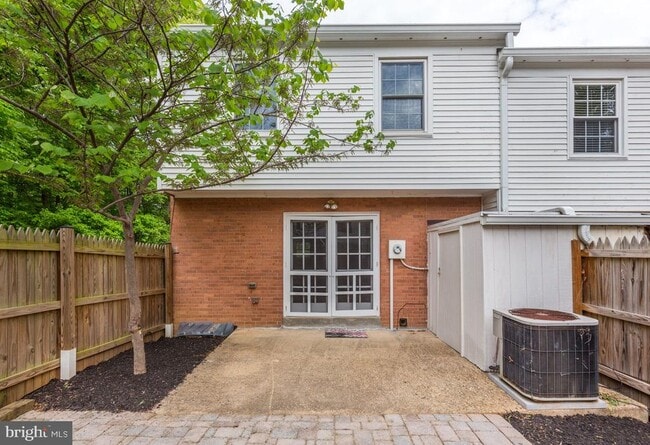 Building Photo - 7739 Tiverton Dr