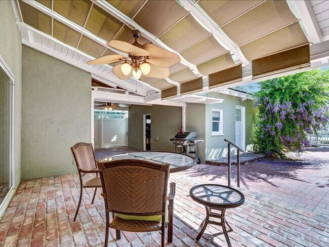 Building Photo - Welcome to this charming 3-bedroom, 2-bath...