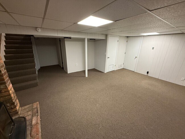 Building Photo - 3 bed, 2 bath, large yard AVAILABLE NOW!