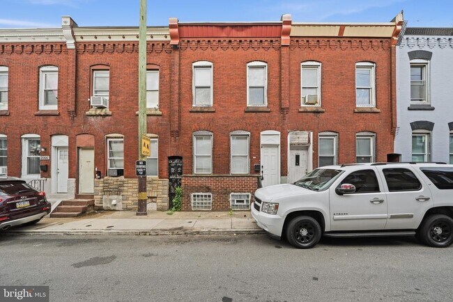 Building Photo - 2062 E Stella St